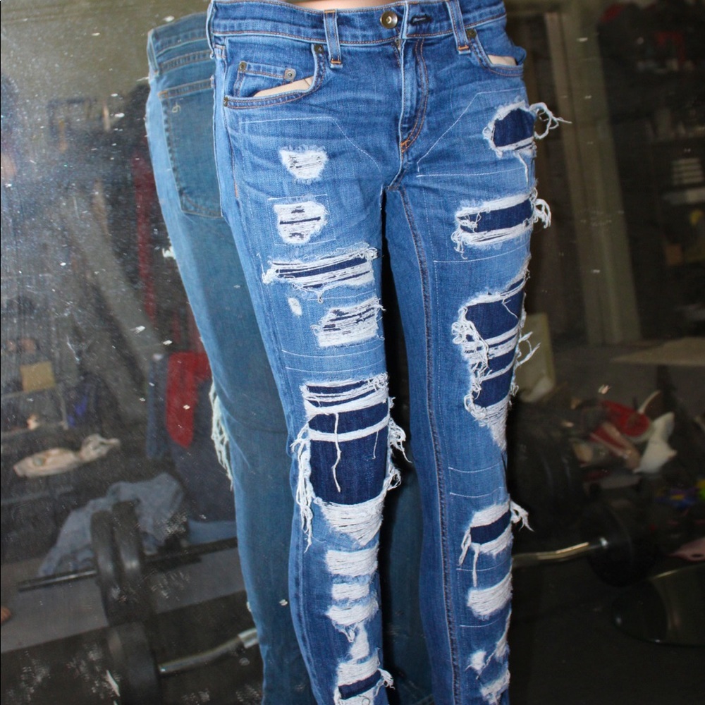 Rag & Bone size 27 Distressed jean